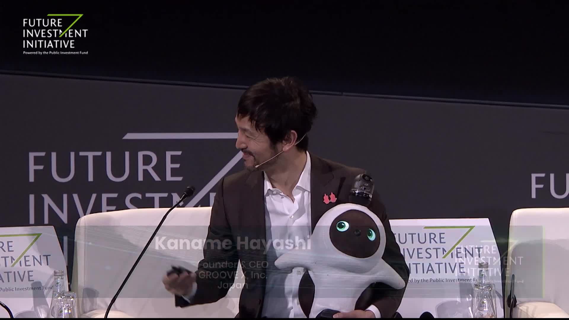 Citizen Robot with Kaname Hayashi, 
CEO of Groove X  Future Investment
 Initiative 2019  Day 3